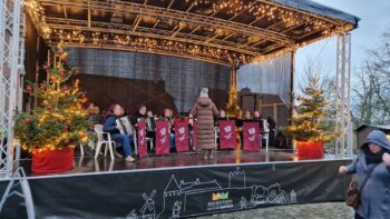Akkordeonorchester Sch&uuml;ttorf spielt auf dem Weihnachtsmarkt Bad Bentheim 2025